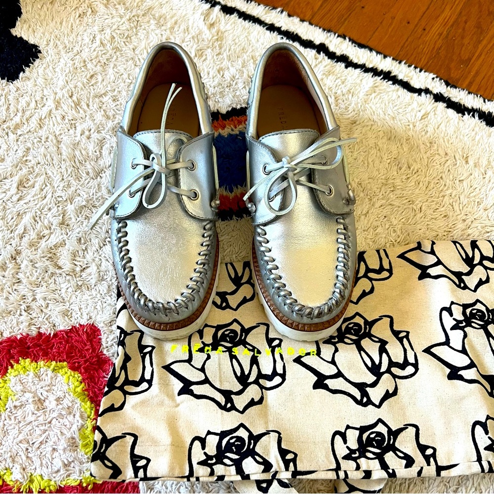 Freda Salvador Lug Boat Shoe Metallic Silver Sz 8